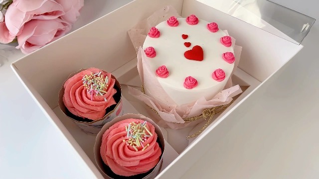 Mini Tortas + 5 Cupcakes